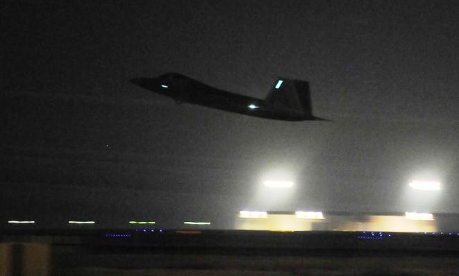 F-22-takeoff-at-night